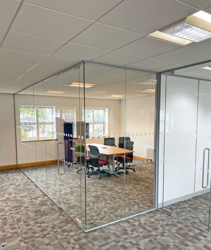 Frameless partition